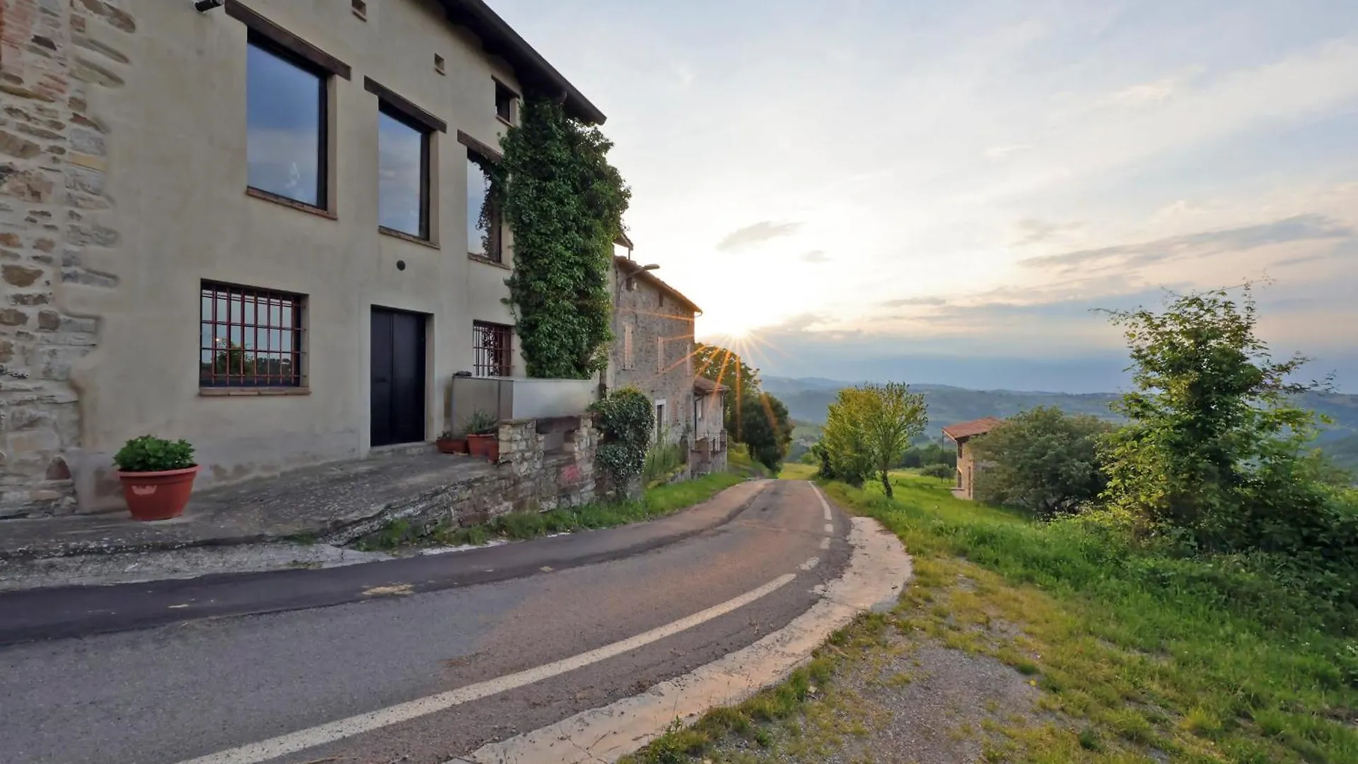 Splendida Casa In Sasso In Borgo Villa Canossa 0*,  İtalya