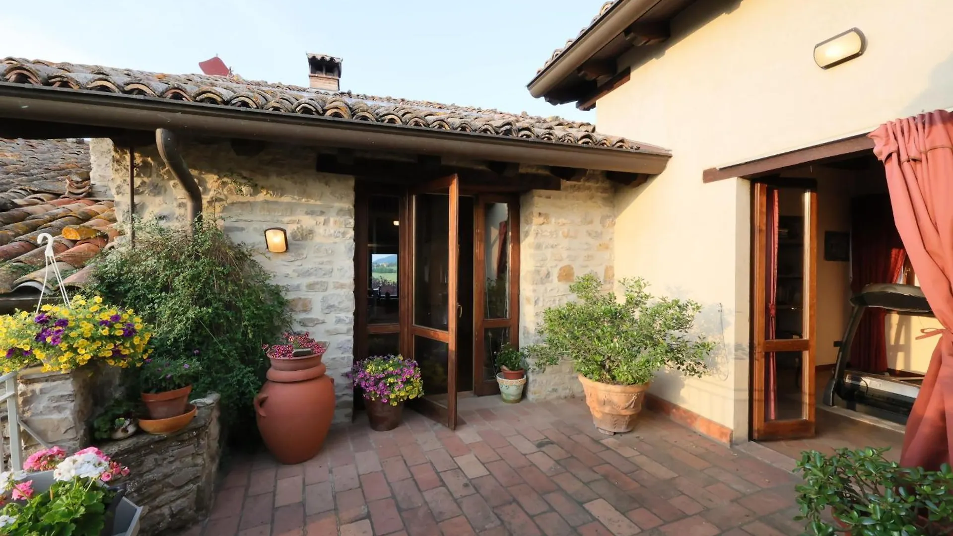Splendida Casa In Sasso In Borgo Villa Canossa 0*,  İtalya